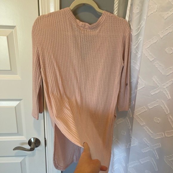 Cute button down blouse/light sweater - Picture 2 of 4